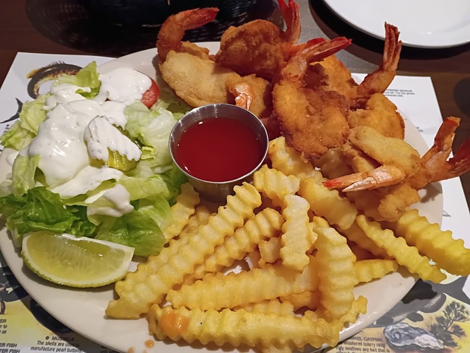 Casual family restaurant with a quiet, cosy feel.
